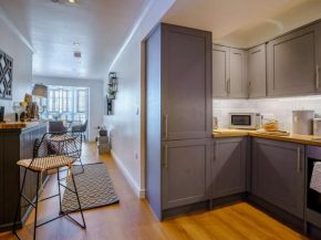1 Bed in Tenby 82836